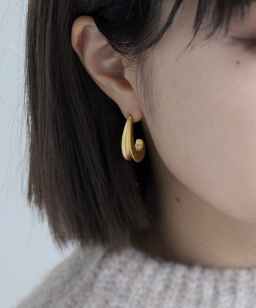 Pierrot(ピエロ)の「シンプルフープマットピアス/イヤリング(ピアス(両耳用)・レディース・シルバー/シルバー系その他/ゴールド/ゴールド系その他・FREE)」の12枚目の写真