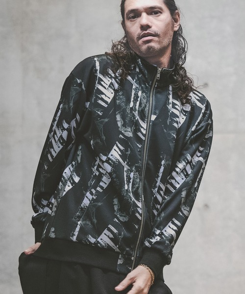 GLIMCLAP（グリムクラップ）の「mj7734-Repeating pattern stand fullzip jacket jersey(monotone geometric pattern) ジャケット（ブルゾン・メンズ・ブラック・S/M/L）」の2枚目の写真
