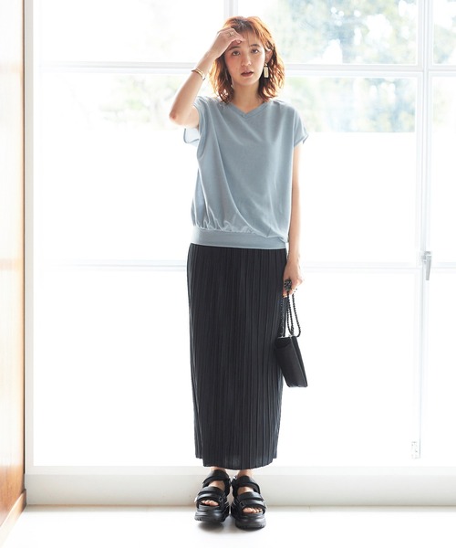 GeeRA(ジーラ)の「Vネックカットソートップス(Tシャツ/カットソー・レディース・モカ/ブラック/ライトベージュ/グレー/ピンク・MEDIUM/X-LARGE/XX-LARGE/LARGE/SMALL)」の15枚目の写真
