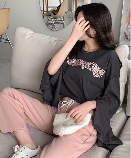 merongshop（メロンショップ）の「MERONGSHOP マーベリックロゴクロップTシャツ（Tシャツ/カットソー・レディース・アイボリー/ダークグレー・FREE）」の3枚目の写真