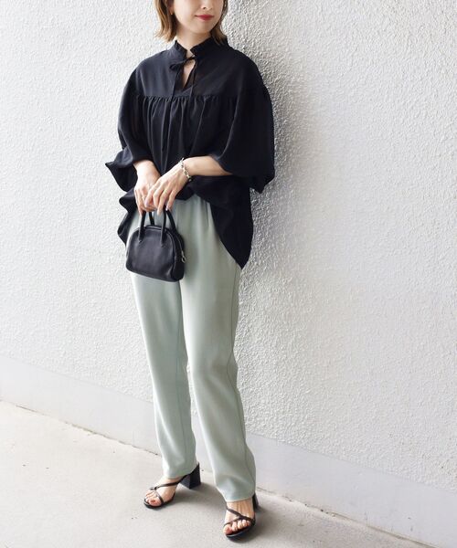 SHIPS（シップス）の「サイドパイピングギャザーテーパードパンツ（その他パンツ・レディース・ブラック/ライトグリーン・36/38）」の19枚目の写真