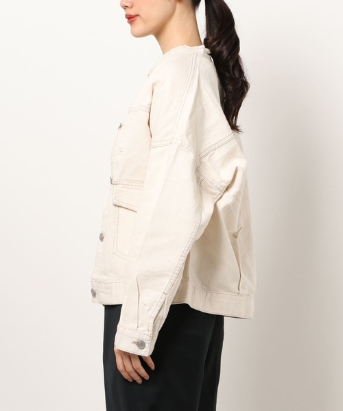 SPINNS（スピンズ）の「【ゆったりシルエット】ノーカラーツイルデニムジャケット（デニムジャケット・レディース・アイボリー・ONESIZE）」の6枚目の写真