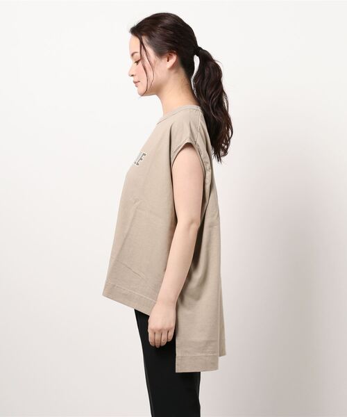 RAG MACHINE（ラグマシーン）の「【RAG MACHINE】ロゴプリントノースリーブ（タンクトップ・レディース・ホワイト/ベージュ/ブラック・M/L）」の5枚目の写真