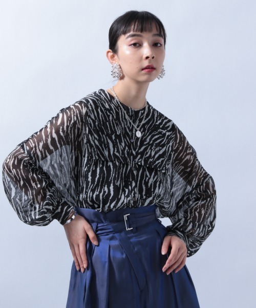 HARE(ハレ)の「ビッグカラーガラシアーシャツ(HARE)(シャツ/ブラウス・レディース・ブラック/オフホワイト/ブルー・FREE)」の3枚目の写真