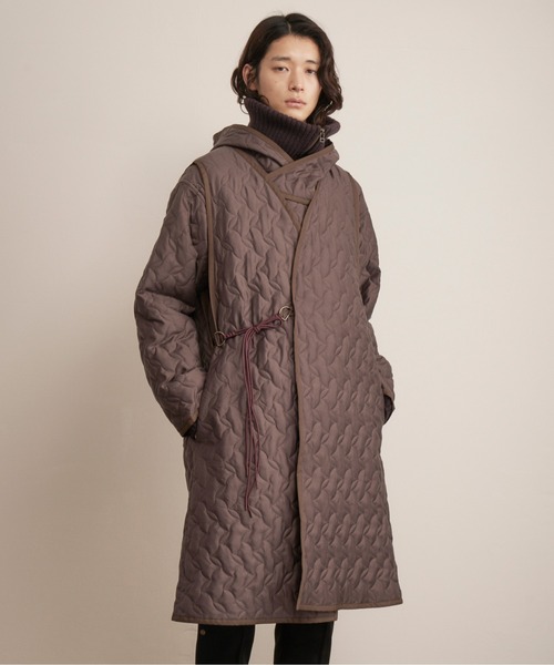 And A（アンドエー）の「TROVE トローブ / JARVI VEST ジャルビ キルティングロングベスト / 65VST02（その他アウター・メンズ・アッシュブラウン/グレー・1/3）」の2枚目の写真