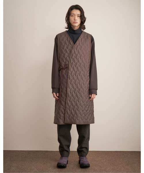 And A（アンドエー）の「TROVE トローブ / JARVI VEST ジャルビ キルティングロングベスト / 65VST02（その他アウター・メンズ・アッシュブラウン/グレー・1/3）」の5枚目の写真