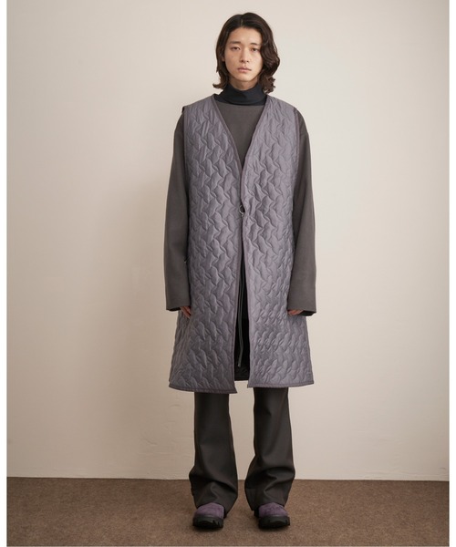 And A（アンドエー）の「TROVE トローブ / JARVI VEST ジャルビ キルティングロングベスト / 65VST02（その他アウター・メンズ・アッシュブラウン/グレー・1/3）」の11枚目の写真