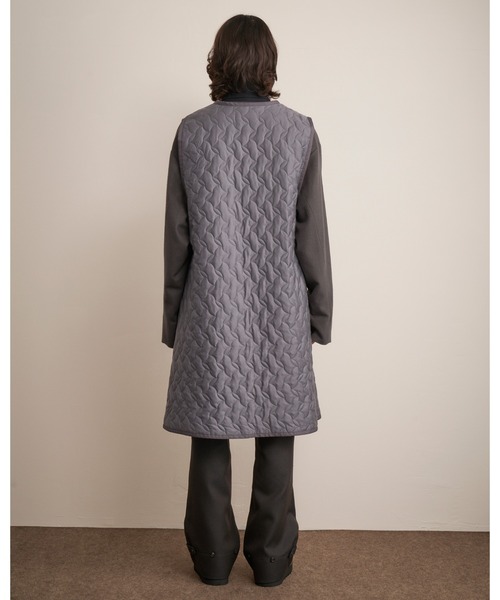 And A（アンドエー）の「TROVE トローブ / JARVI VEST ジャルビ キルティングロングベスト / 65VST02（その他アウター・メンズ・アッシュブラウン/グレー・1/3）」の12枚目の写真