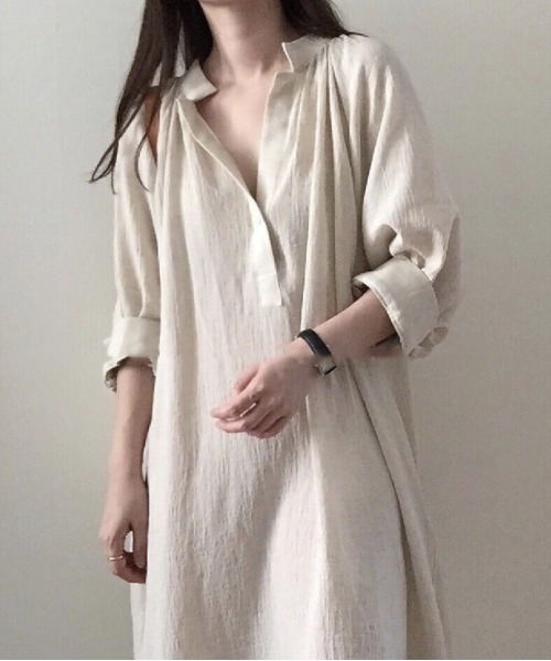 NiiNa（ニーナ）の「【NiiNa】パフスリーブワンピース（ワンピース・レディース・ベージュ・FREE）」の4枚目の写真