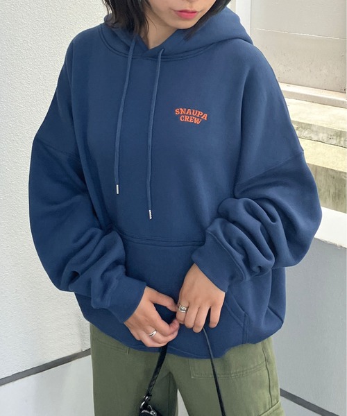 Snap club(スナップクラブ)の「【Snap club】裏起毛ワンポイント刺繍ロゴ オーバーサイズ プルオーバーパーカー(パーカー・メンズ・ライトブルー/ネイビー/ブラック/オートミール/グリーン系その他/オレンジ/ダークベージュ・M/L)」の17枚目の写真