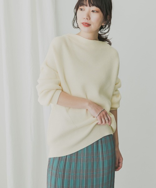 KBF+(ケービーエフプラス)の「KBF+ 片畦ボトルネックニット∴(ニット/セーター・レディース・アイボリー/パープル/ダークブラウン・ONE)」の2枚目の写真