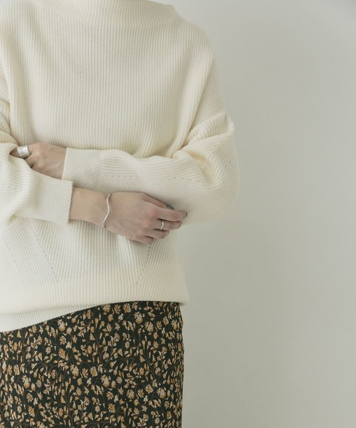 KBF+(ケービーエフプラス)の「KBF+ 片畦ボトルネックニット∴(ニット/セーター・レディース・アイボリー/パープル/ダークブラウン・ONE)」の8枚目の写真