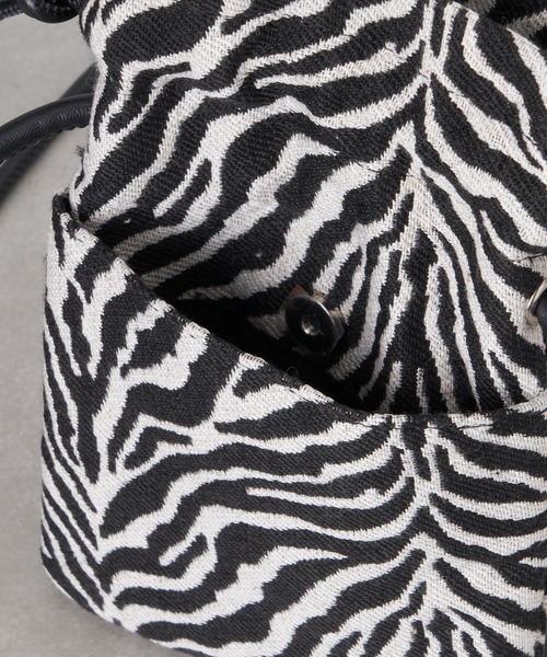 CIAOPANIC TYPY（チャオパニックティピー）の「ダブルポケット巾着ポシェット（ショルダーバッグ・レディース・ホワイト/シルバー/ブラウン・ONE SIZE）」の5枚目の写真