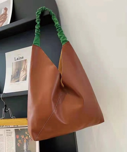 CORNERS（コーナーズ）の「ポーチ付きフェイクレザー配色バッグ（トートバッグ・レディース・ブラック/ブラウン/グリーン/アイボリー/マスタード・FREE）」の9枚目の写真