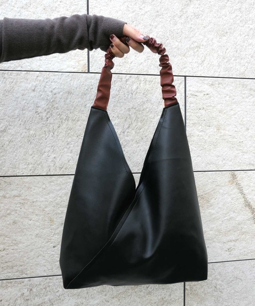 CORNERS（コーナーズ）の「ポーチ付きフェイクレザー配色バッグ（トートバッグ・レディース・ブラック/ブラウン/グリーン/アイボリー/マスタード・FREE）」の11枚目の写真