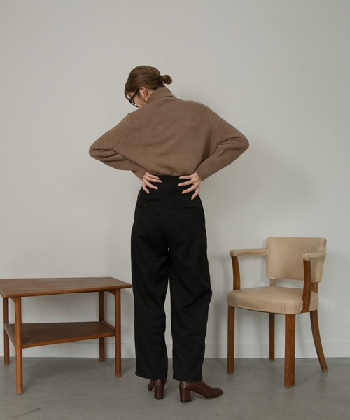 Amiur(エミレ)の「high neck chewy knit(ニット/セーター・レディース・ベージュ/ブラウン/ブラック・FREE)」の18枚目の写真