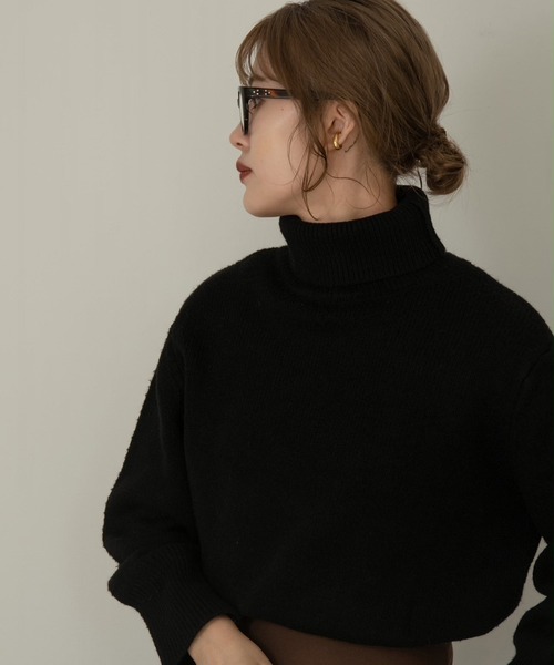 Amiur(エミレ)の「high neck chewy knit(ニット/セーター・レディース・ベージュ/ブラウン/ブラック・FREE)」の4枚目の写真