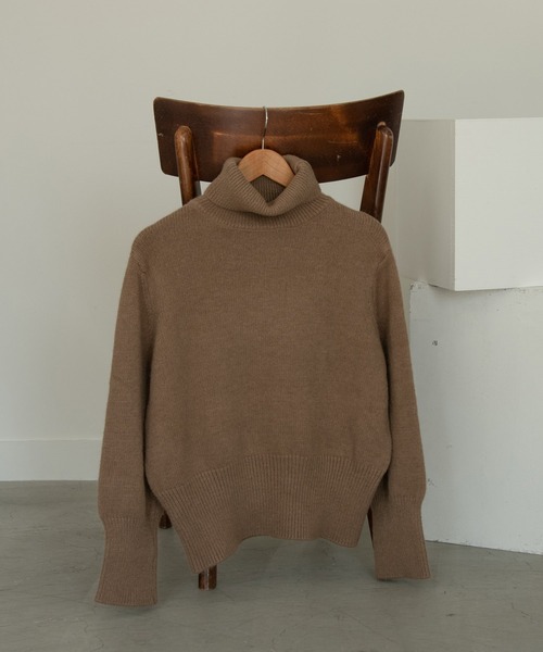 Amiur(エミレ)の「high neck chewy knit(ニット/セーター・レディース・ベージュ/ブラウン/ブラック・FREE)」の11枚目の写真