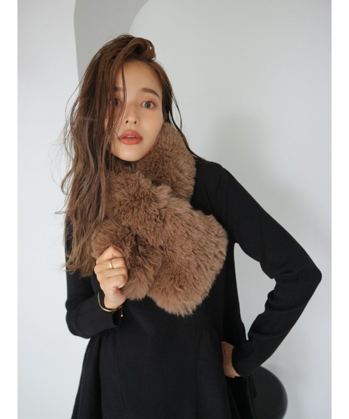 TRUNC（トランクエイティーエイト）の「Fluffy Snood（ネックウォーマー/スヌード・レディース・ブラック/ブラウン・FREE）」の4枚目の写真