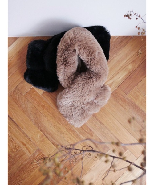 TRUNC（トランクエイティーエイト）の「Fluffy Snood（ネックウォーマー/スヌード・レディース・ブラック/ブラウン・FREE）」の7枚目の写真