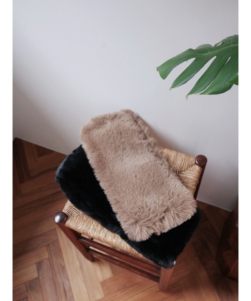 TRUNC（トランクエイティーエイト）の「Fluffy Snood（ネックウォーマー/スヌード・レディース・ブラック/ブラウン・FREE）」の5枚目の写真