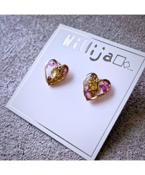 tone(トーン)の「【Willija】金属アレルギー対応《葉重》花びらと金箔のハートピアス(MA)(ピアス(両耳用)・レディース・ホワイト/ローズ/ブルー系その他/ネイビー/オレンジ/グリーン/ブルー系2/グリーン系2/パープル/オレンジ系2/ピンク系2/レッド・FREE)」の1枚目の写真