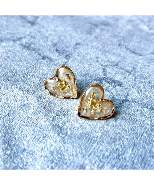 tone(トーン)の「【Willija】金属アレルギー対応《葉重》花びらと金箔のハートピアス(MA)(ピアス(両耳用)・レディース・ホワイト/ローズ/ブルー系その他/ネイビー/オレンジ/グリーン・FREE)」の11枚目の写真