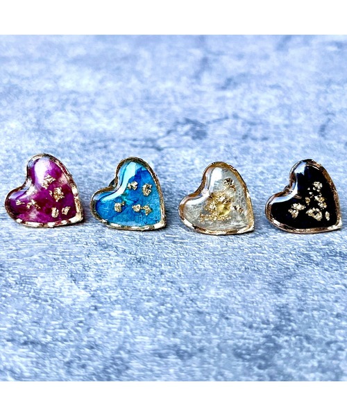 tone(トーン)の「【Willija】金属アレルギー対応《葉重》花びらと金箔のハートピアス(MA)(ピアス(両耳用)・レディース・ホワイト/ローズ/ブルー系その他/ネイビー/オレンジ/グリーン・FREE)」の9枚目の写真