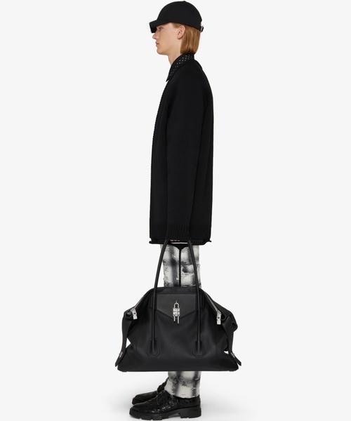 GIVENCHY(ジバンシイ)の「パッドロッククロージャー ウール カーディガン(カーディガン/ボレロ・メンズ・ブラック・S/XS)」の3枚目の写真