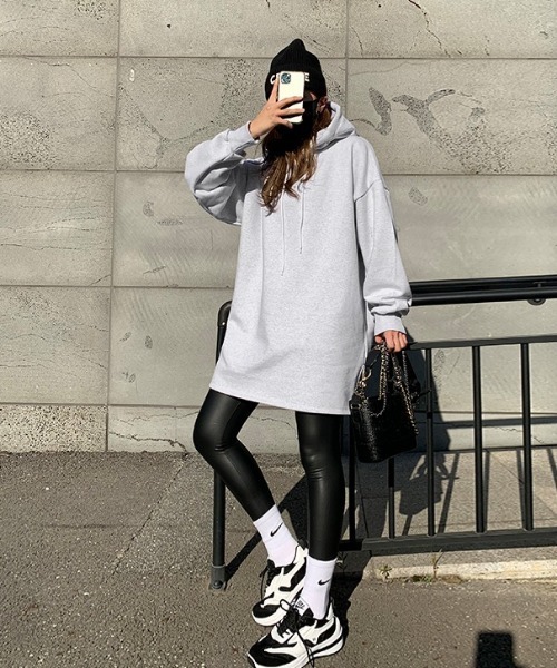 NANING9（ナンニング）の「NANING9 オーバーサイズロングパーカー（パーカー・レディース・ホワイト/ベージュ・FREE）」の5枚目の写真