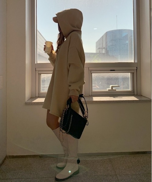 NANING9（ナンニング）の「NANING9 オーバーサイズロングパーカー（パーカー・レディース・ホワイト/ベージュ・FREE）」の10枚目の写真