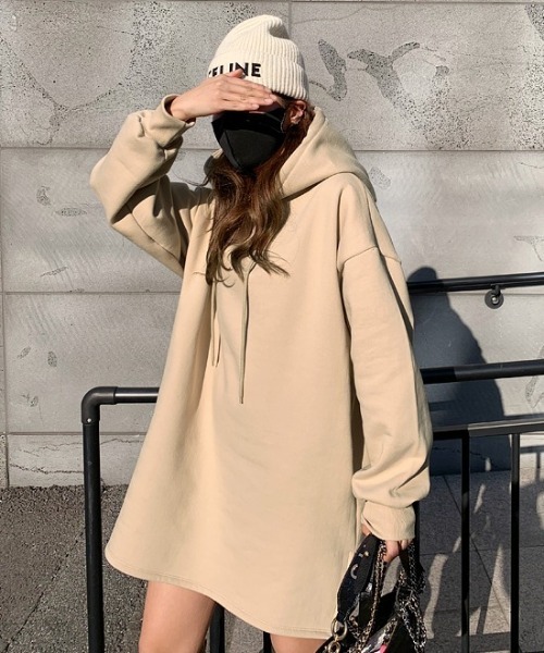 NANING9（ナンニング）の「NANING9 オーバーサイズロングパーカー（パーカー・レディース・ホワイト/ベージュ・FREE）」の6枚目の写真