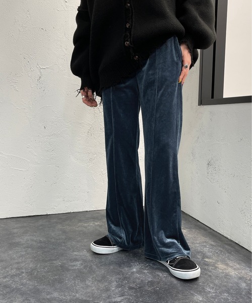 apres jour mignon(アプレジュールミニョン)の「センターシームベロアパンツ【ZOZOTOWN限定アイテム】(その他パンツ・レディース・ダークブルー/パープル/ブラック・X-LARGE/SMALL/MEDIUM)」の3枚目の写真
