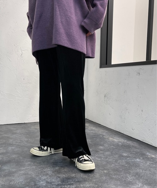 apres jour mignon(アプレジュールミニョン)の「センターシームベロアパンツ【ZOZOTOWN限定アイテム】(その他パンツ・レディース・ダークブルー/パープル/ブラック・X-LARGE/SMALL/MEDIUM)」の2枚目の写真