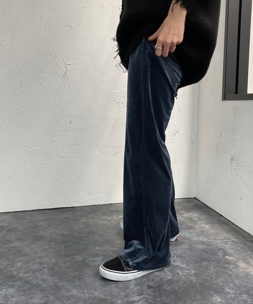 apres jour mignon(アプレジュールミニョン)の「センターシームベロアパンツ【ZOZOTOWN限定アイテム】(その他パンツ・レディース・ダークブルー/パープル/ブラック・X-LARGE/SMALL/MEDIUM)」の8枚目の写真