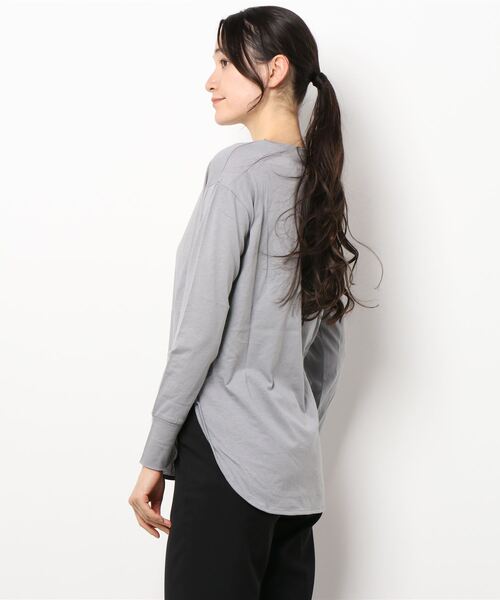 SALON adam et rope'（サロン アダム エ ロペ）の「クルーネックロングスリーブジャージーカットソー（Tシャツ/カットソー・レディース・ブラック/グレー/ホワイト・FREE）」の22枚目の写真