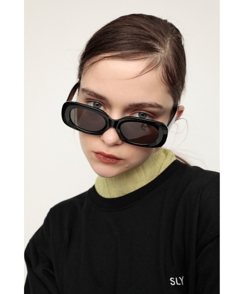 SLY（スライ）の「KARLA SLIM SQUARE EYEWEAR スリム スクエア アイウェア（サングラス・レディース・マルチ/ブラック・FREE）」の4枚目の写真