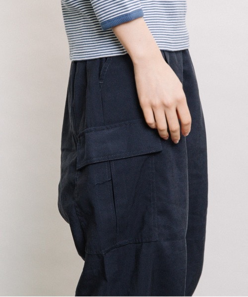 refinedworks（リファインドワークス）の「RTツイル裾タブパンツ（その他パンツ・レディース・ネイビー/ベージュ/カーキ・FREE）」の11枚目の写真