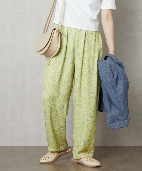 FREAK'S STORE（フリークスストア）の「▽【WEB限定】フラワープリントイージーパンツ（その他パンツ・レディース・ブラック/イエロー/ブルー・SMALL/MEDIUM）」の3枚目の写真