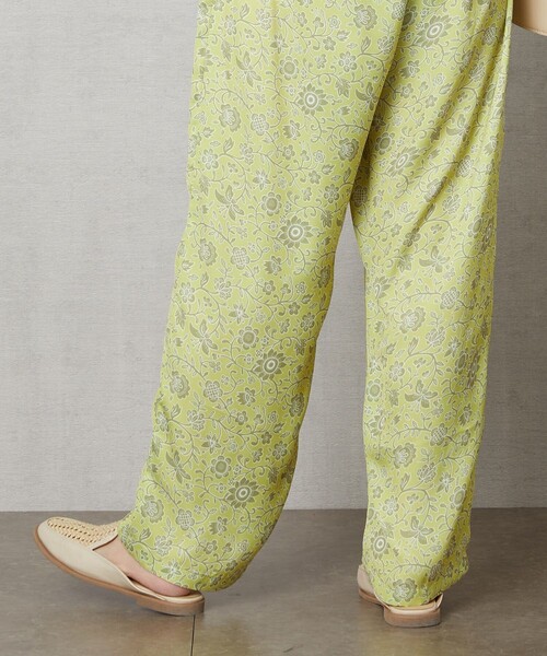 FREAK'S STORE（フリークスストア）の「▽【WEB限定】フラワープリントイージーパンツ（その他パンツ・レディース・ブラック/イエロー/ブルー・SMALL/MEDIUM）」の17枚目の写真