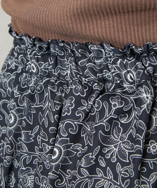 FREAK'S STORE（フリークスストア）の「▽【WEB限定】フラワープリントイージーパンツ（その他パンツ・レディース・ブラック/イエロー/ブルー・SMALL/MEDIUM）」の7枚目の写真