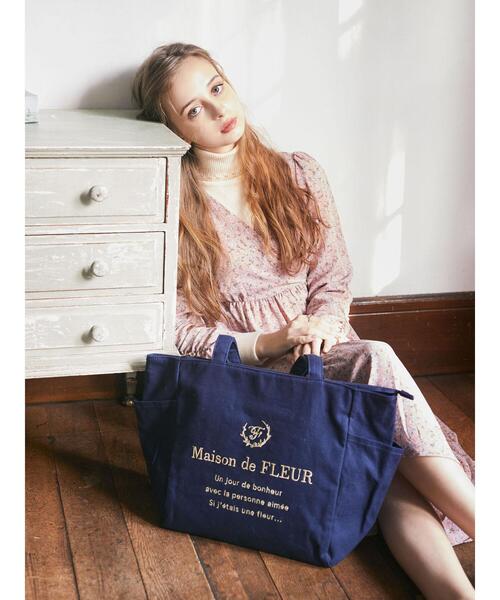 Maison de FLEUR(メゾンドフルール)の「サイドポケットMトートバッグ(トートバッグ・レディース・ブラック/ネイビー・FREE)」の7枚目の写真