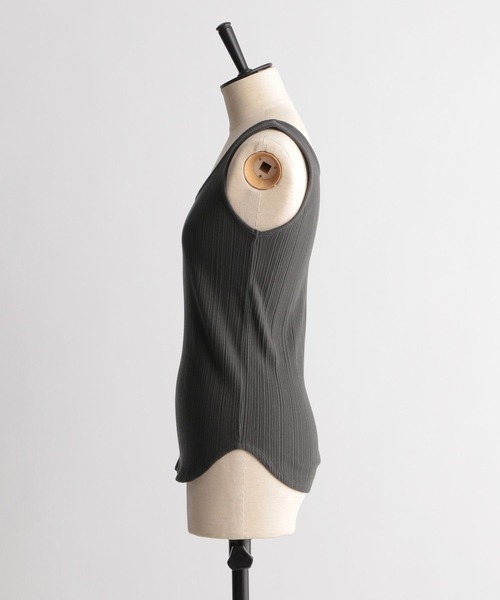 Andemiu（アンデミュウ）の「テレコタンク272897（タンクトップ・レディース・オフホワイト/ブラック/グレー・FREE）」の6枚目の写真