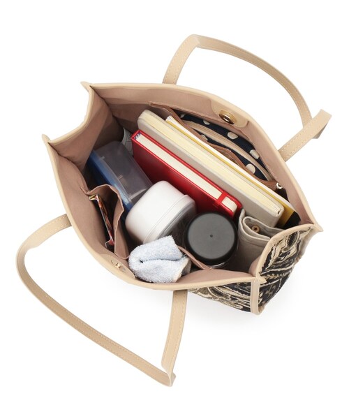 Ober Tashe(オーバータッシェ)の「パイピングA4トート(トートバッグ・レディース・ブラック系5/ブラック系8/ブラウン系6/ベージュ系8/ライトグリーン系・FREE)」の10枚目の写真