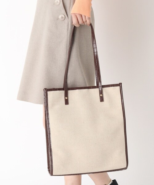Ober Tashe(オーバータッシェ)の「パイピングA4トート(トートバッグ・レディース・ブラック系5/ブラック系8/ブラウン系6/ベージュ系8/ライトグリーン系・FREE)」の3枚目の写真