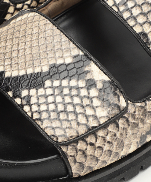 GRISE(グリーズ)の「GRISE レザーVIBRAM Wベルトミュールサンダル(サンダル・レディース・ベージュ系その他/ブラック系その他/ホワイト・37/38/36/35/39)」の13枚目の写真