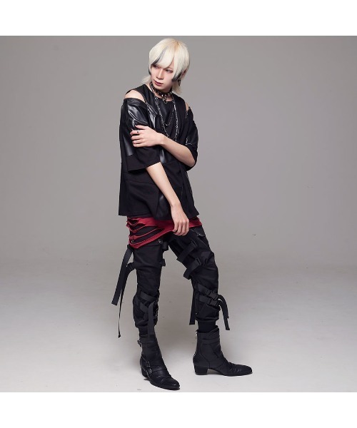 CIVARIZE(シヴァーライズ)の「『CIVARIZE/シヴァーライズ』PUレザー切り替えパッチワークショルダーZIPTシャツ(Tシャツ/カットソー・メンズ・ホワイト/ブラック・FREE)」の5枚目の写真