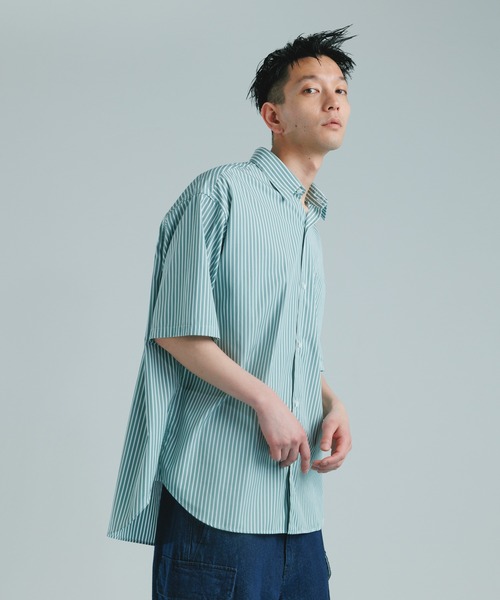 ADAM ET ROPE'(アダムエロペ)の「ビッグシルエット レギュラーカラー アソート 半袖シャツ(シャツ/ブラウス・メンズ・ベージュ系その他2/グリーン系その他/パープル系その他/ホワイト系その他4・L/M)」の4枚目の写真