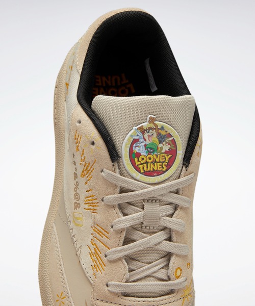 Reebok（リーボック）の「クラブシー 85 / Looney Tunes Club C 85（スニーカー・メンズ・ベージュ系その他・26.5cm/28.0cm/23.0cm/26.0cm/24.5cm/27.5cm/25.5cm/25.0cm/23.5cm/27.0cm/29.0cm/24.0cm/28.5cm）」の8枚目の写真