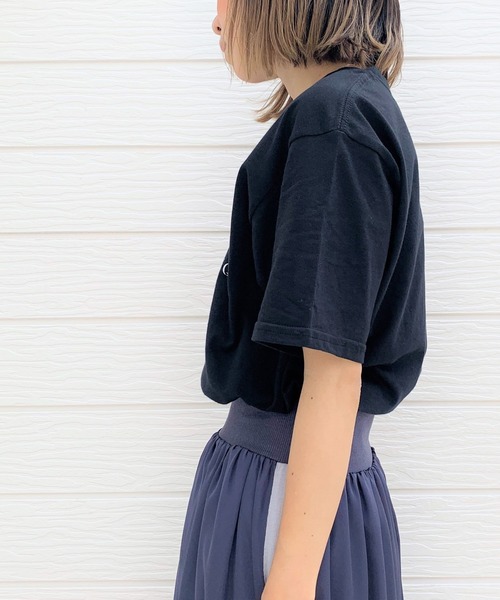 Q(キュー)の「picture T(Tシャツ/カットソー・レディース・ブラック/ベージュ・MEDIUM)」の3枚目の写真